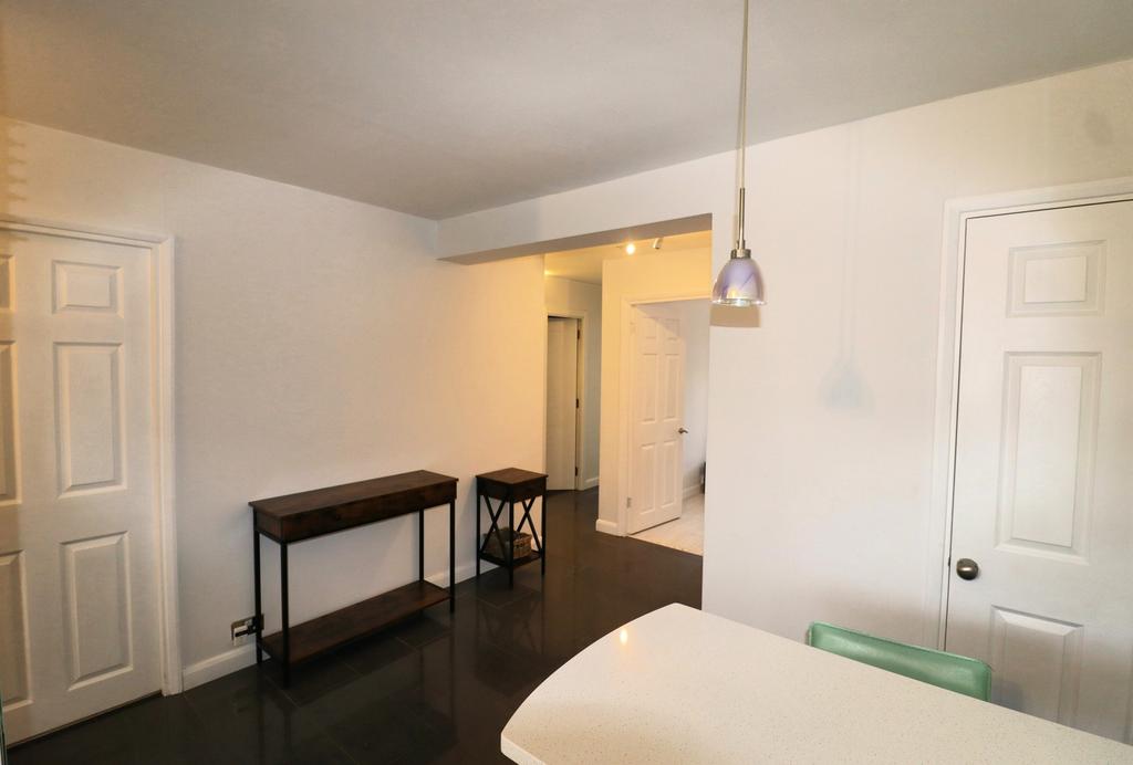 Apartment in Brentford - More