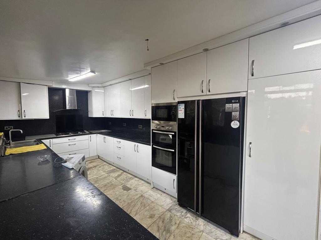 House in Hounslow - View 2