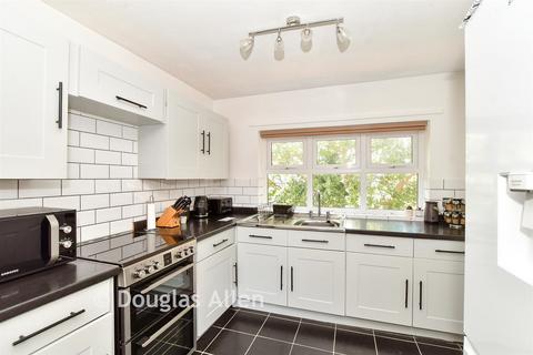 1 bedroom flat for sale, Kenilworth Place, Noak Bridge, Basildon, Essex