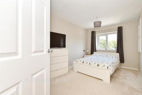 1 bedroom flat for sale, Kenilworth Place, Noak Bridge, Basildon, Essex