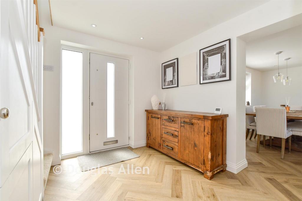 House in Brentwood - More