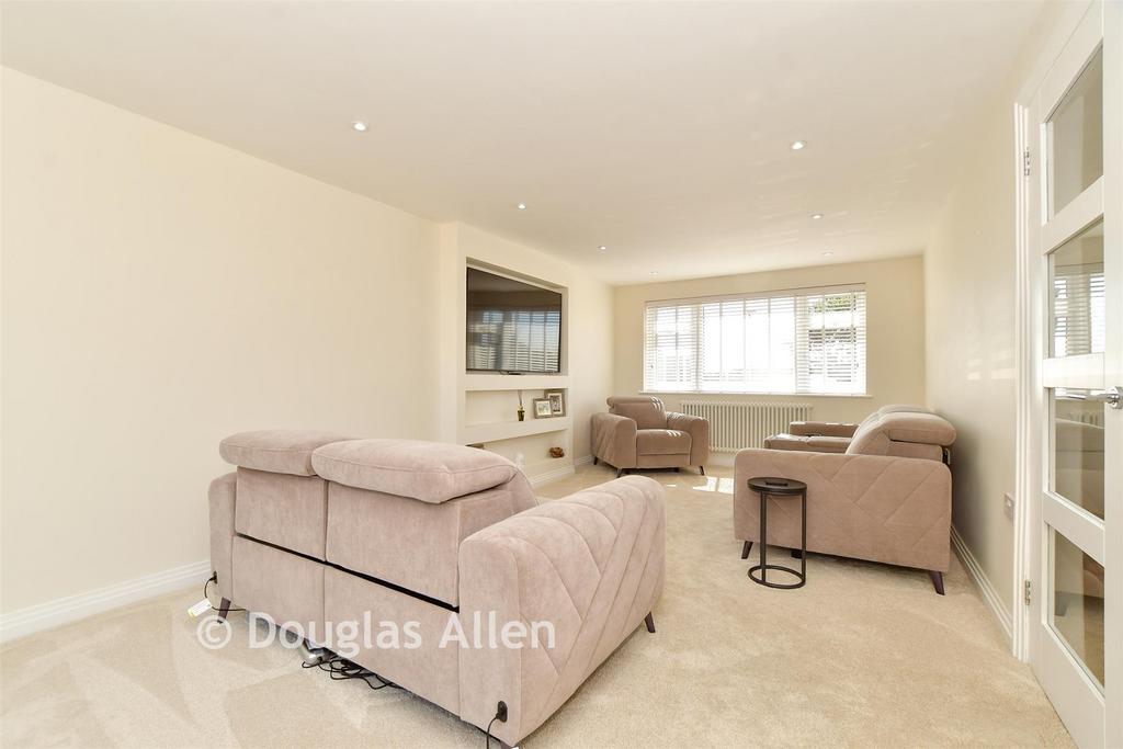 House in Brentwood - View 3