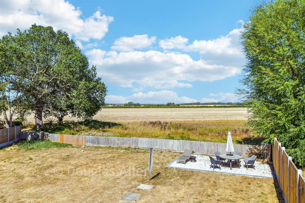 House in Brentwood - View 4