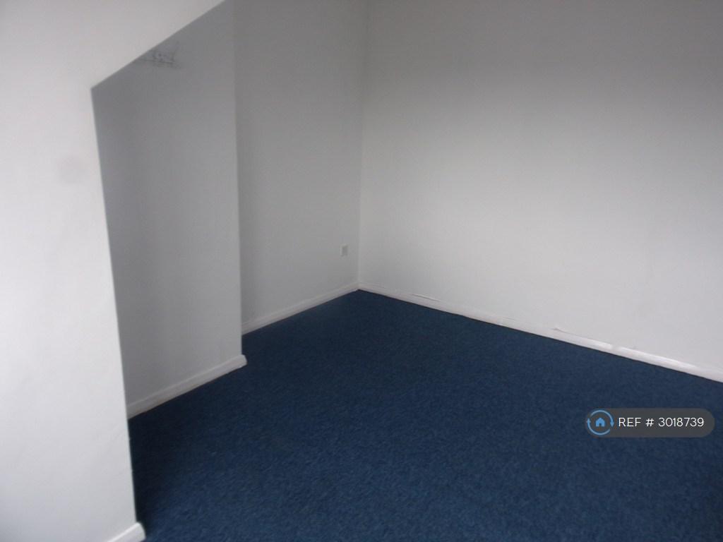 House in Leeds, West Yorkshire - View 3