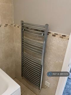 Studio to rent, Victoria Crescent, Manchester, M30