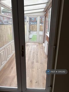 2 bedroom terraced house to rent, Welwyn Park Avenue, Hull, HU6