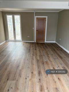 2 bedroom terraced house to rent, Welwyn Park Avenue, Hull, HU6