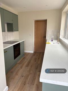 2 bedroom terraced house to rent, Welwyn Park Avenue, Hull, HU6