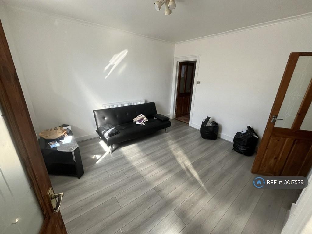 House in South Ockendon - More