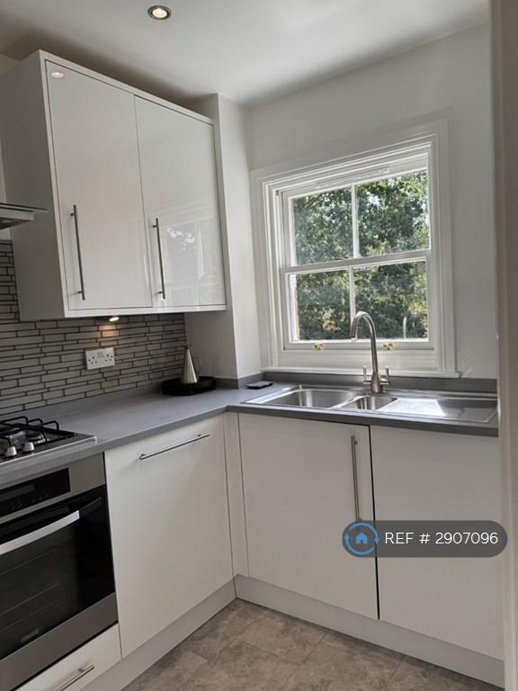 Apartment in London - View 4