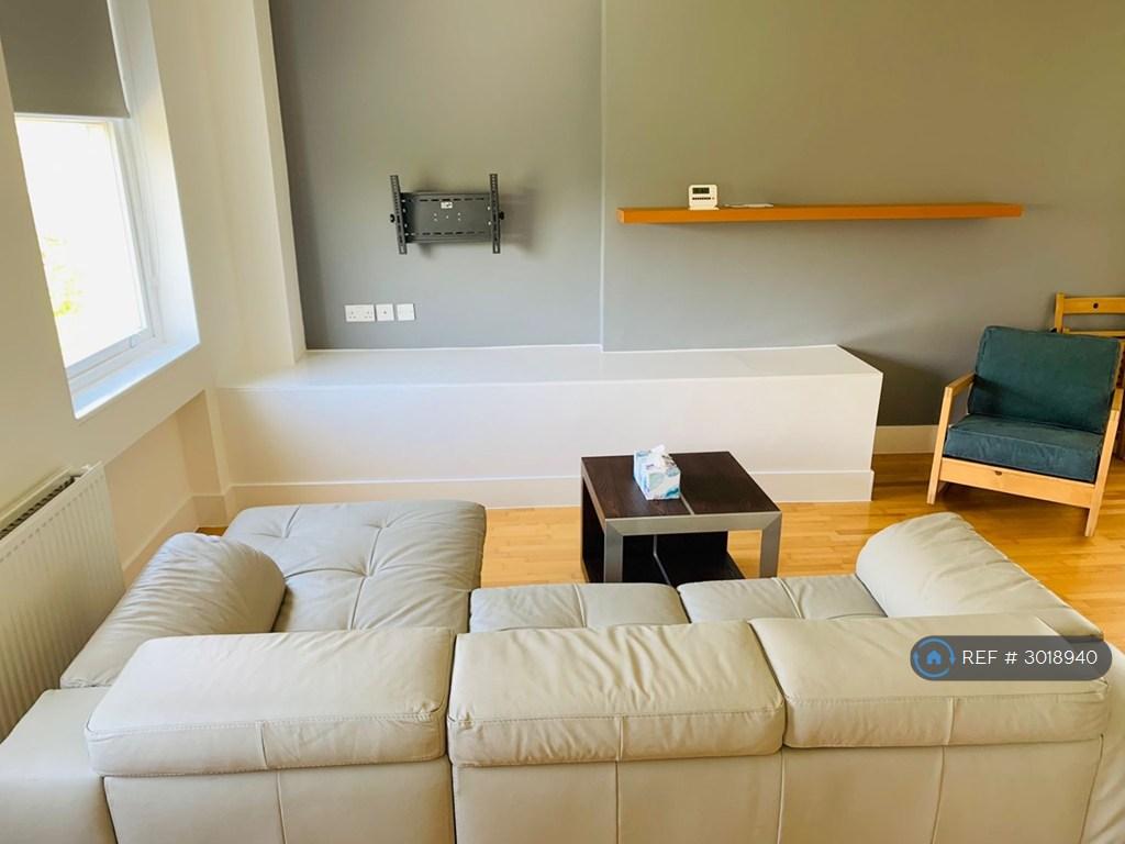Apartment in Liverpool - More