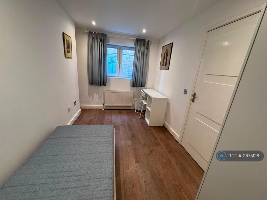 House in London - View 3