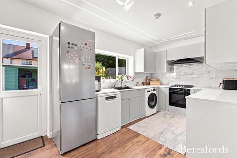 3 bedroom semi-detached house for sale, Daiglen Drive, South Ockendon, RM15