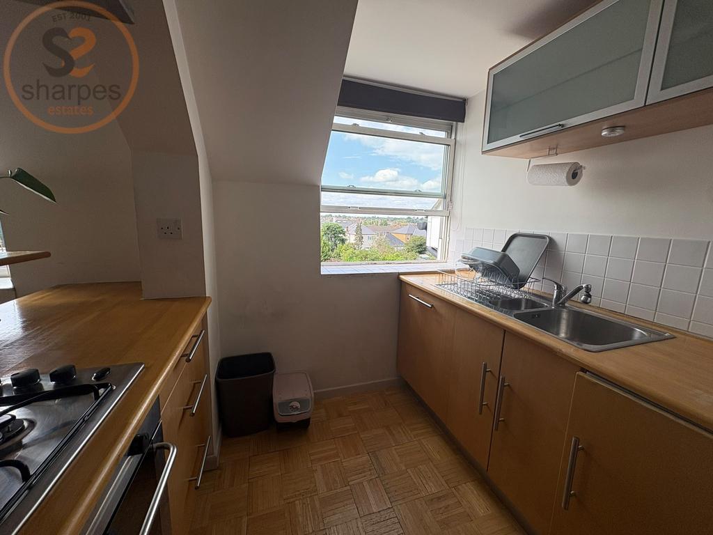 Apartment in Worcester Park - View 3