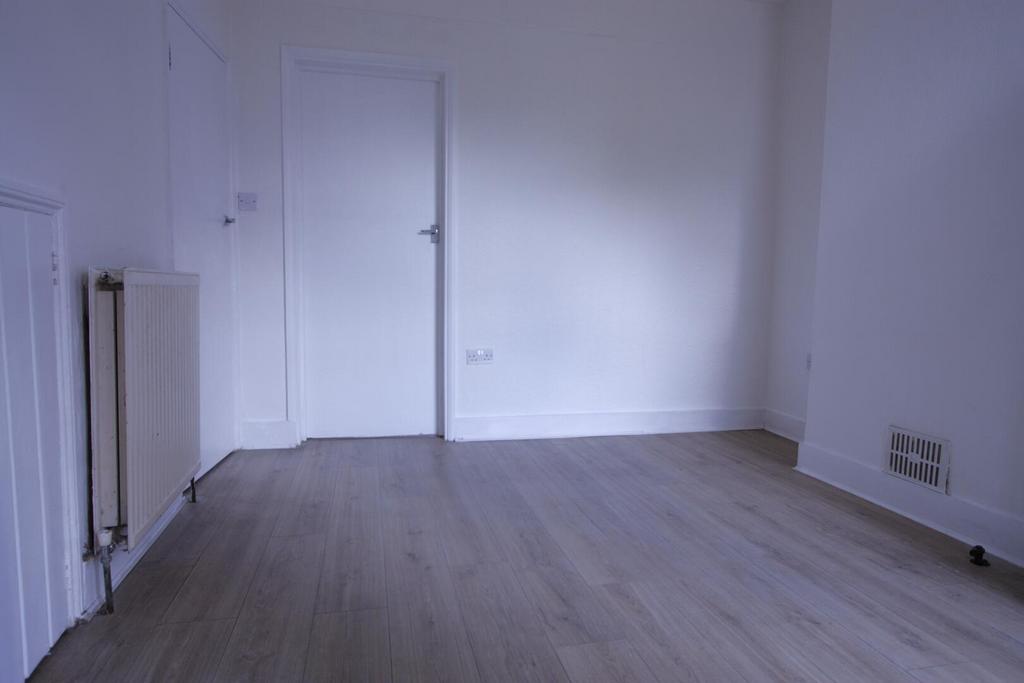 House in Croydon - View 2