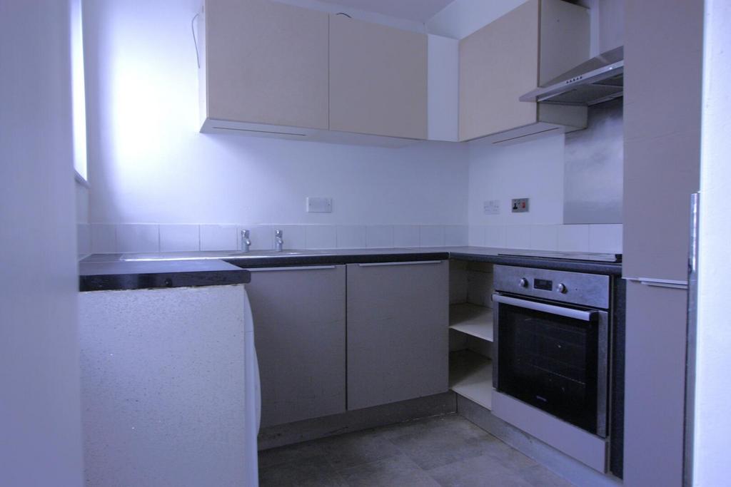 House in Croydon - View 3