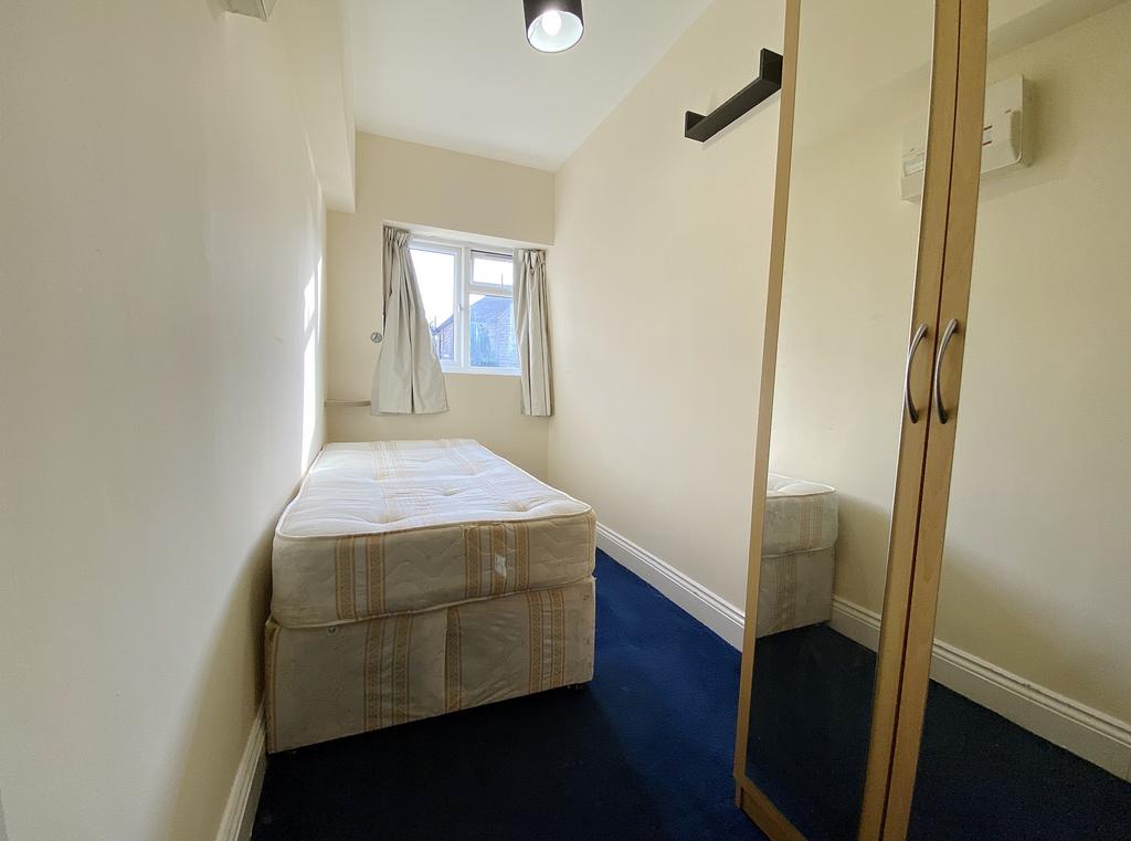 Apartment in Hounslow - View 2
