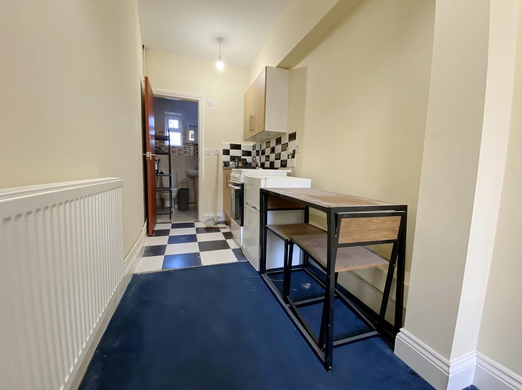 Apartment in Hounslow - View 4
