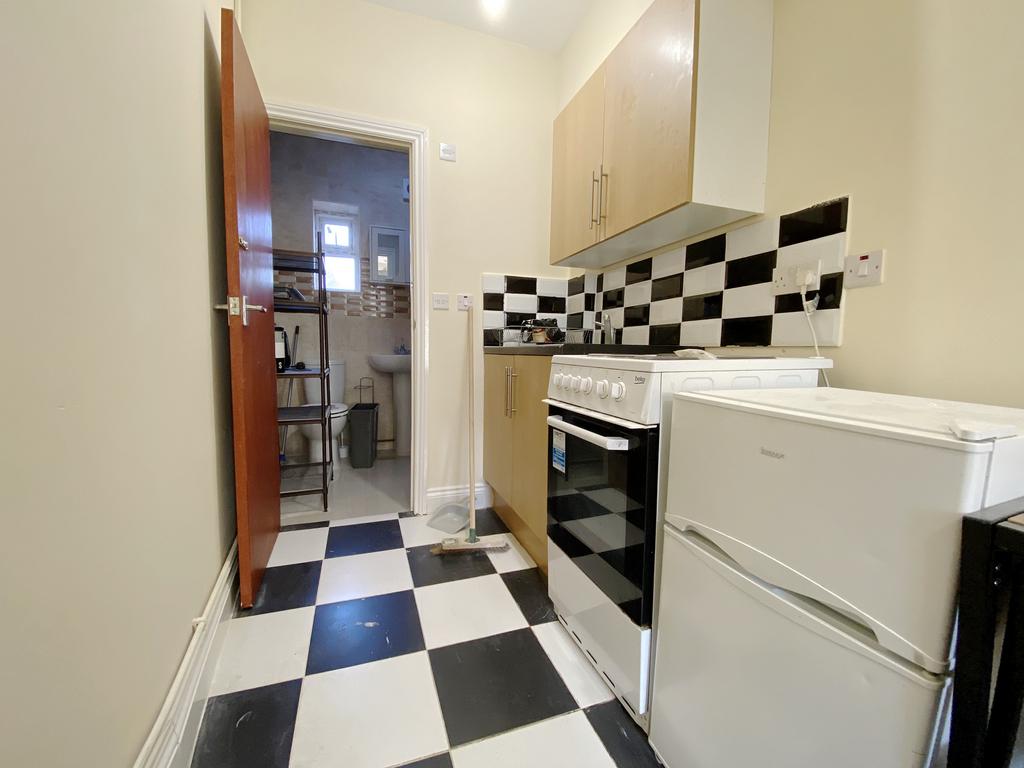 Apartment in Hounslow - View 5