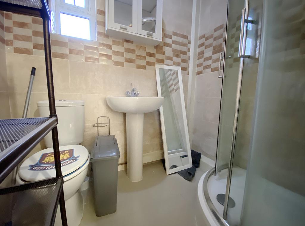 Apartment in Hounslow - More