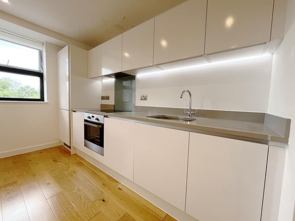 Apartment in Uxbridge - View 4