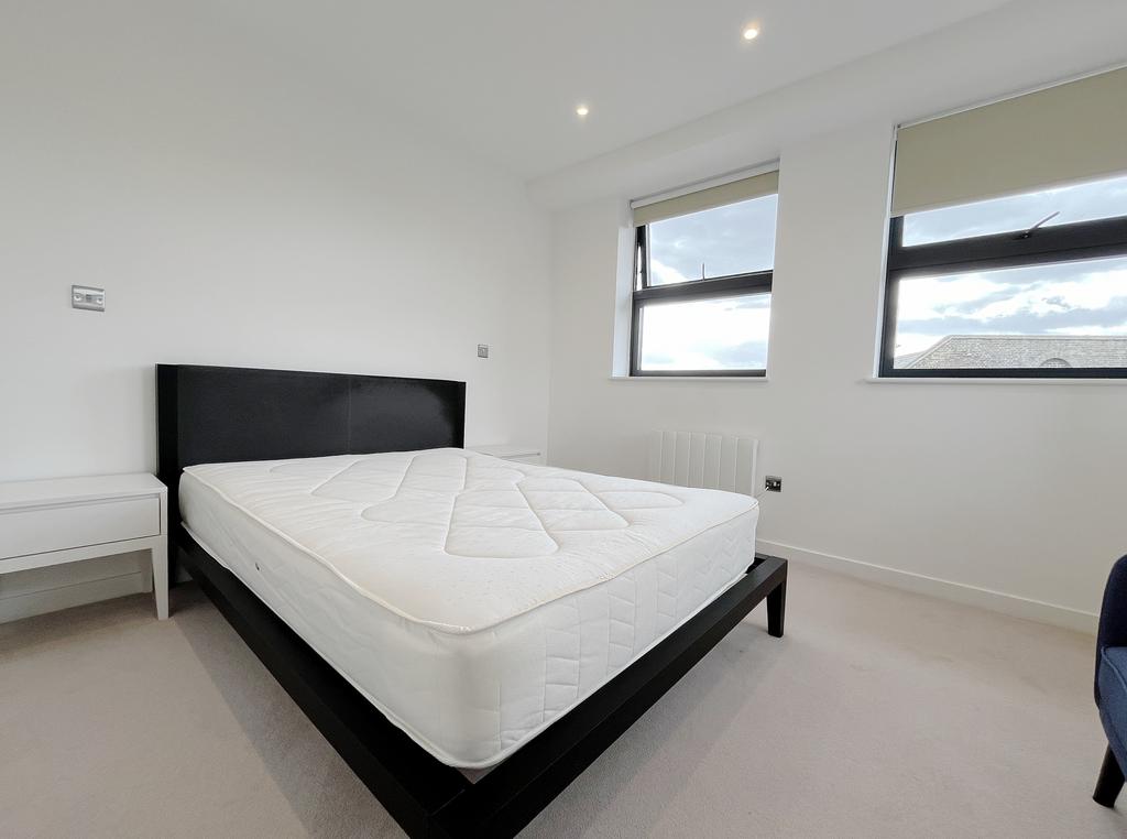 Apartment in Uxbridge - View 5