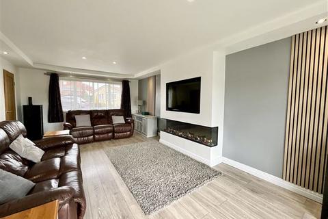 4 bedroom detached house for sale, Ilkley Crescent, Swallownest, Sheffield, S26 4NS