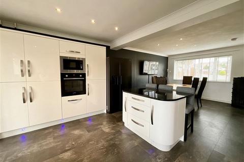 4 bedroom detached house for sale, Ilkley Crescent, Swallownest, Sheffield, S26 4NS