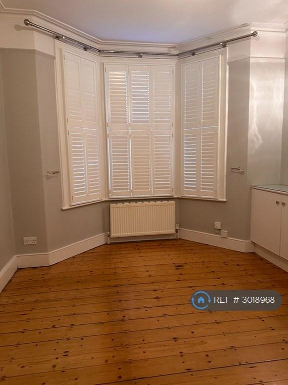 Apartment in London - View 3