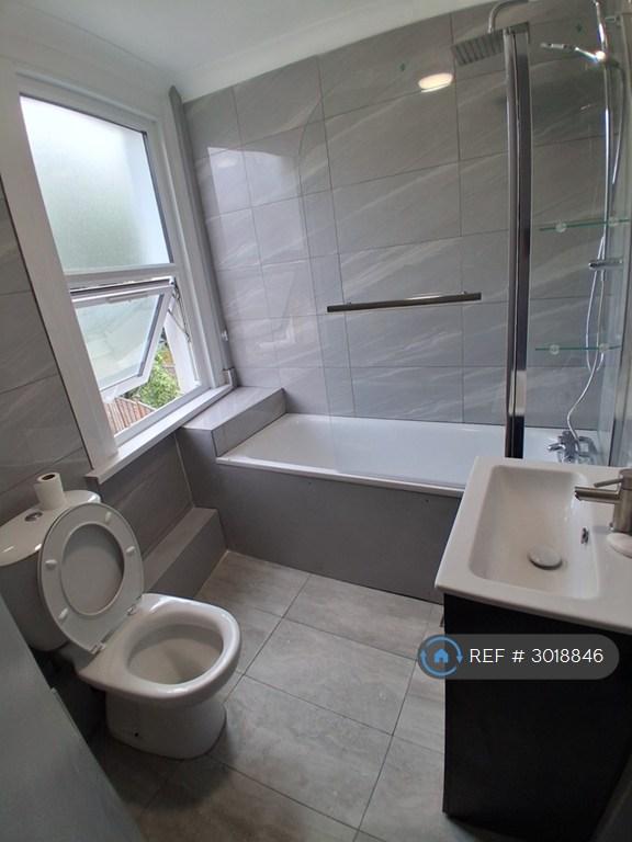 House in London - View 3