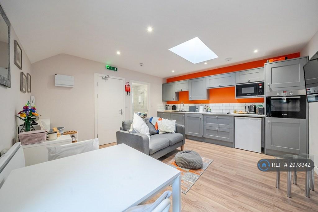 Apartment in York - View 2