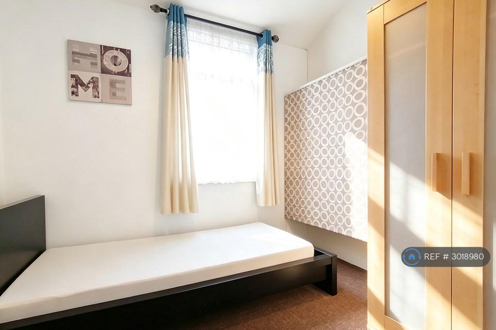 Apartment in Erith - View 3