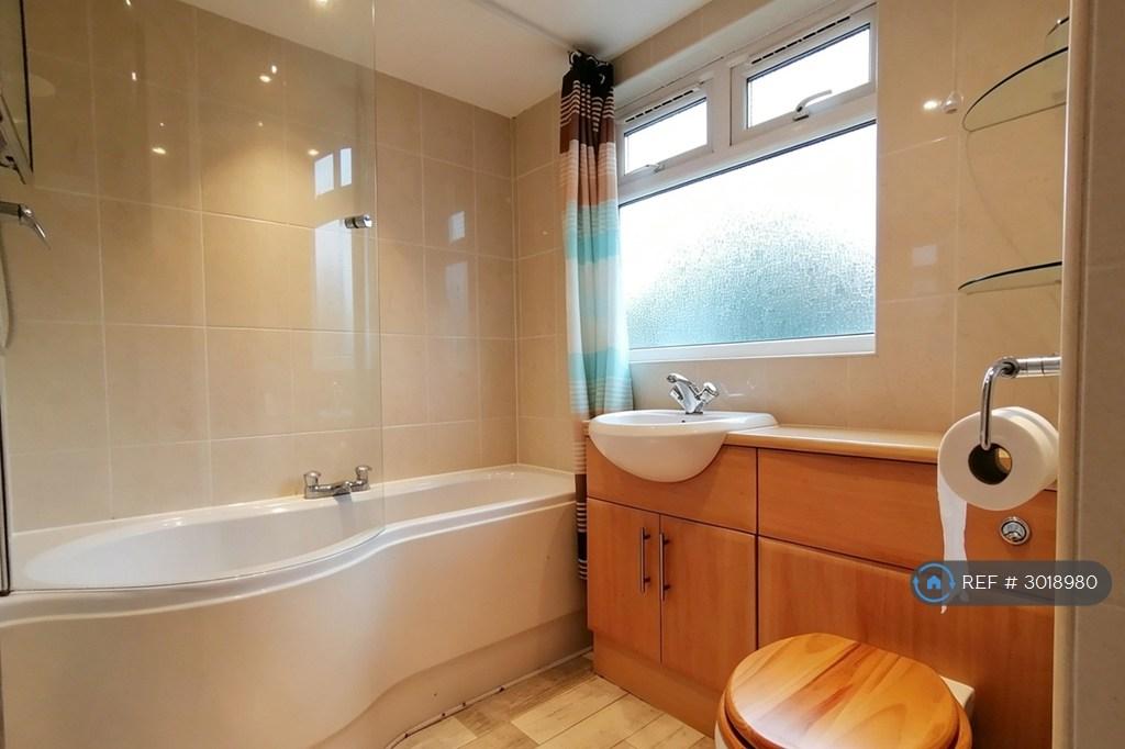 Apartment in Erith - View 5