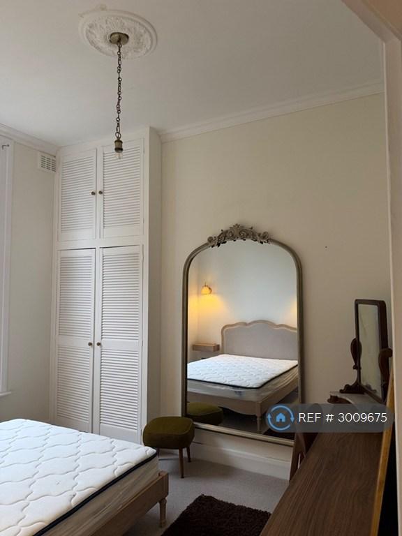 House in London - View 5