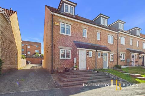 4 bedroom terraced house for sale, Murray Park, Stanley