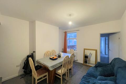 3 bedroom terraced house to rent, Fernie Avenue, Melton Mowbray LE13