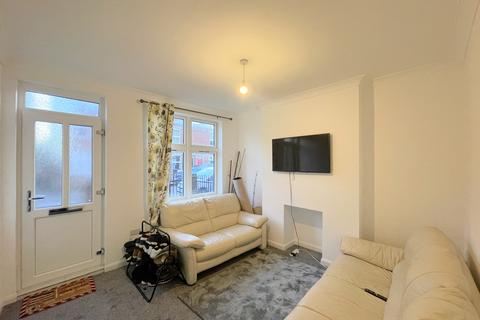 3 bedroom terraced house to rent, Fernie Avenue, Melton Mowbray LE13