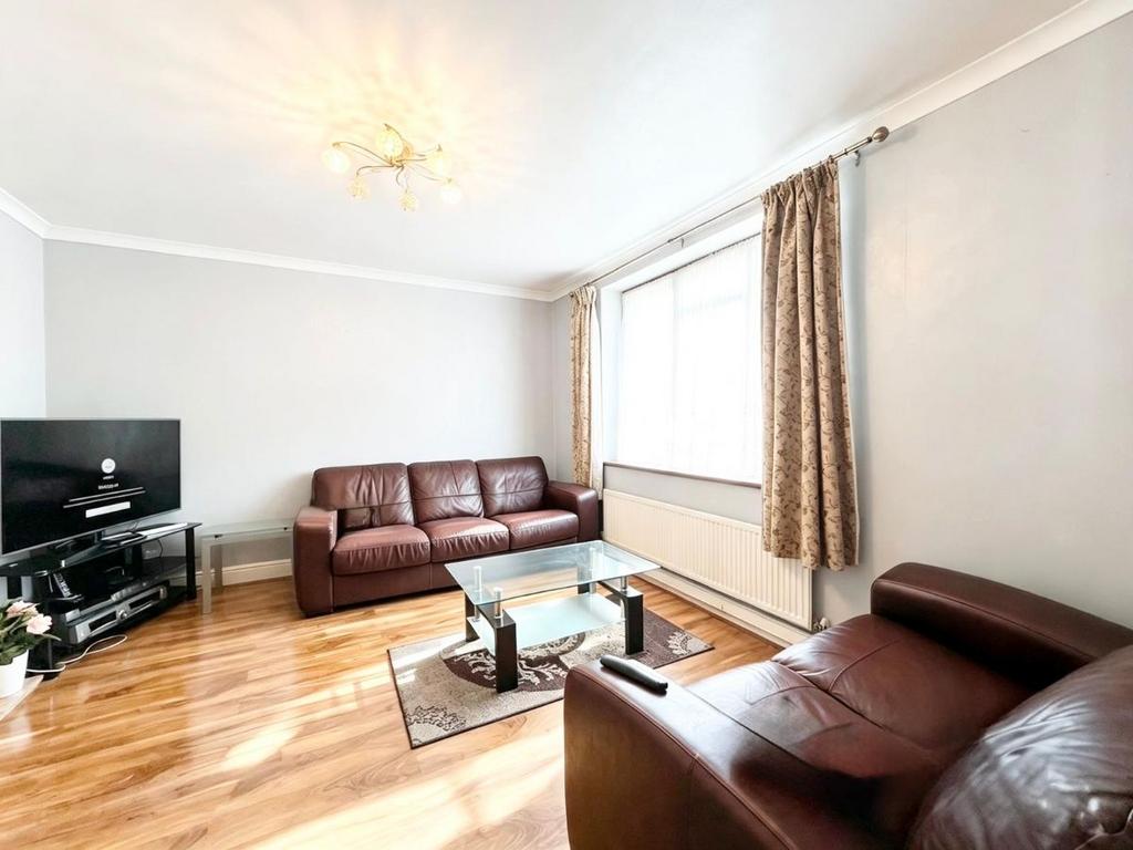 House in Romford - View 2