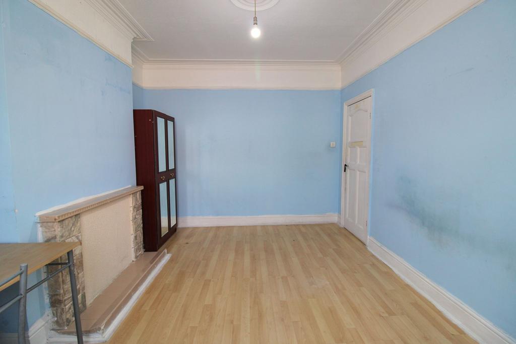 House in WEMBLEY - View 2