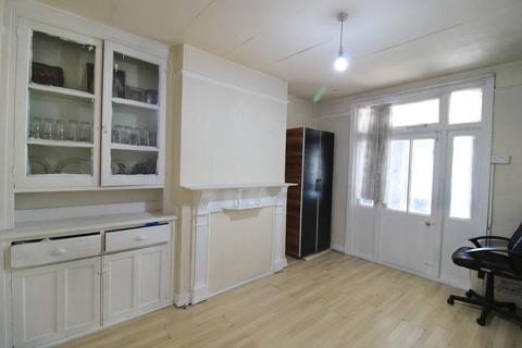 4 bedroom semi-detached house to rent, WESTBURY AVENUE, WEMBLEY, MIDDLESEX, HA0 4JX