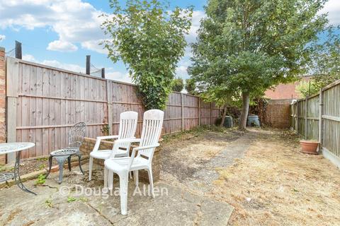 2 bedroom terraced house for sale, Willow Street, London E4