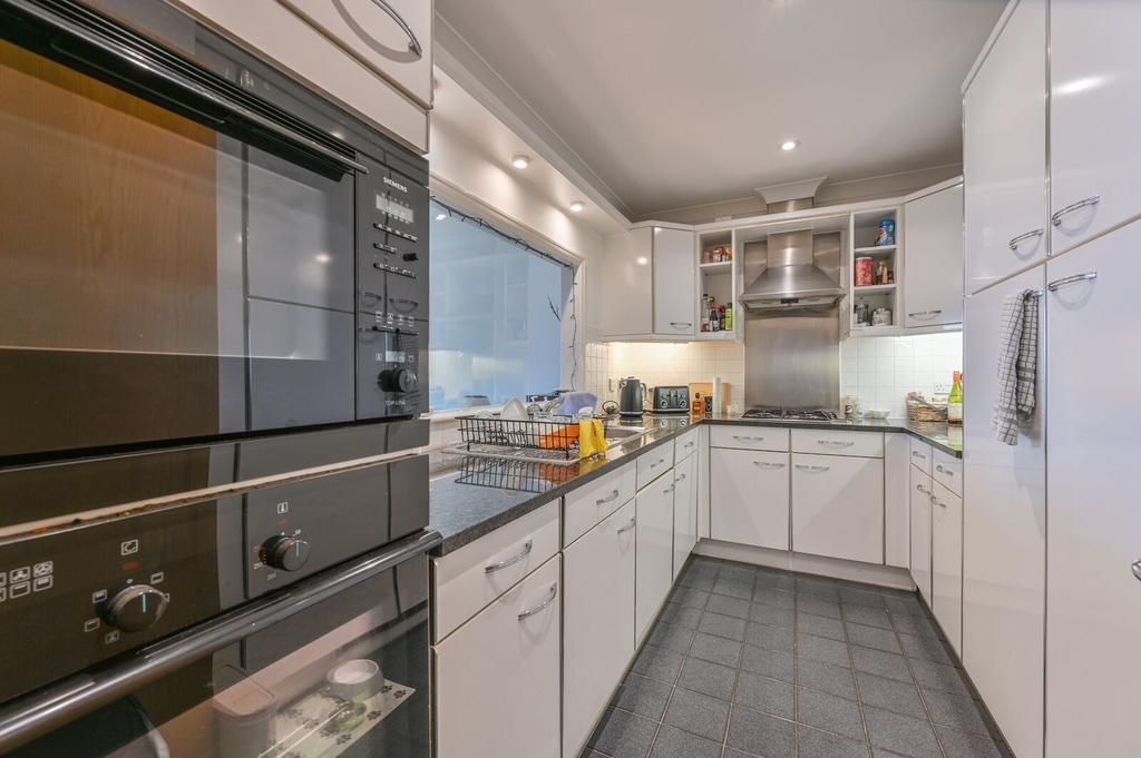 Apartment in London - View 3