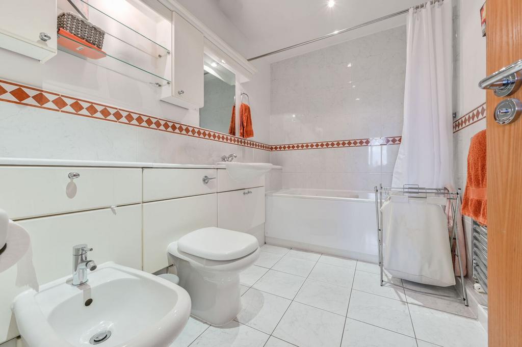 Apartment in London - View 5