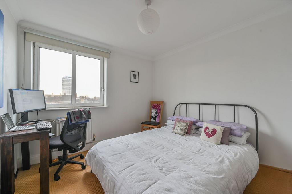 Apartment in London - More