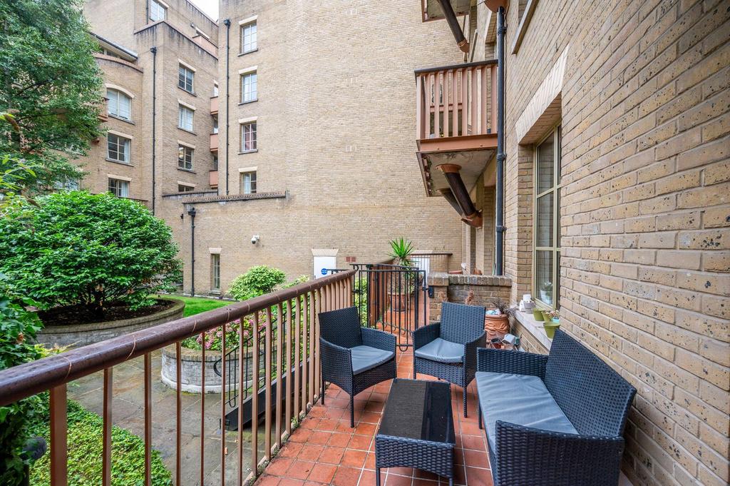 Apartment in London - View 4