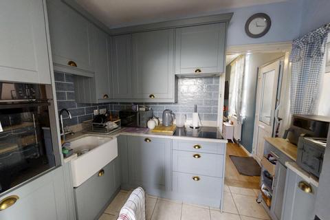 2 bedroom flat for sale, Channel View Road, Portland