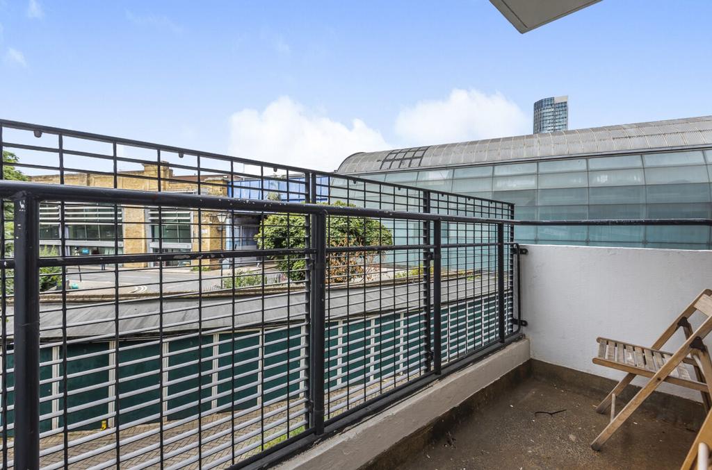 Apartment in London - View 2