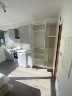 Studio to rent, Hoop Lane, Golders Green, London, NW11