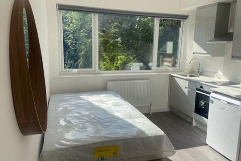 Studio to rent, Hoop Lane, Golders Green, London, NW11