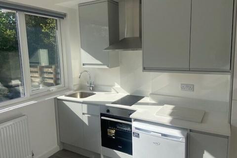Studio to rent, Hoop Lane, Golders Green, London, NW11